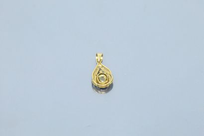 null Pendant in 18k (750) yellow gold with a citrine.

Gross weight: 1.90 g.