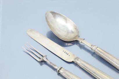 null Silver traveller's cutlery in its case.

English work from the end of the XIXth...