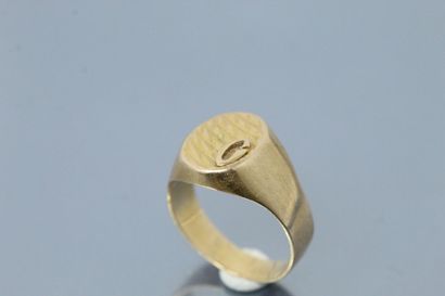 null Two signet rings in 18k (750) yellow gold.

Weight : 7.00 g.