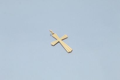 Croix de baptême en or jaune 18k (750) 
Poids...