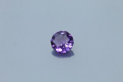 null 
Octagonal amethyst on paper. 




Weight : 6.94 cts.
