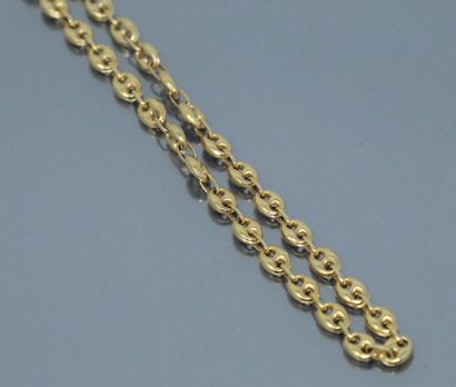 null Necklace in 18k (750) yellow gold with coffee bean link.

Around the neck :...