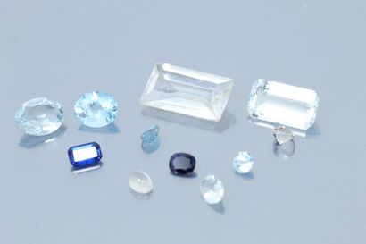 null Lot of gemstones including aquamarine, moonstone of various sizes (oval, round,...