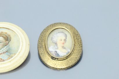 null Set of three miniature silver and gold metal brooches representing portraits...