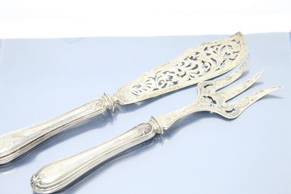 null Fish serving set, the handles in silver, the spatulas in openwork metal and...
