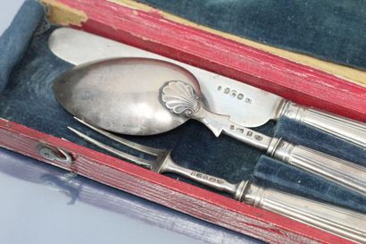 null Silver traveller's cutlery in its case.

English work from the end of the XIXth...