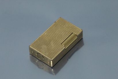 S.T. DUPONT 
Gold-plated diamond-tipped lighter,...