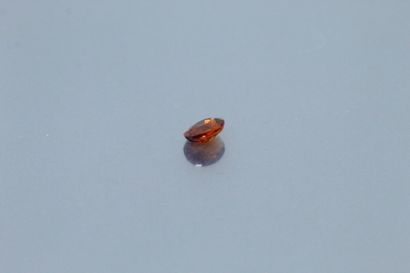 null 
Grenat ovale orange sur papier. 




Poids : 1.26 ct.
