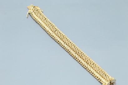 null Bracelet in 18k (750) yellow gold with plaited links. 

Wrist size : 20 cm....