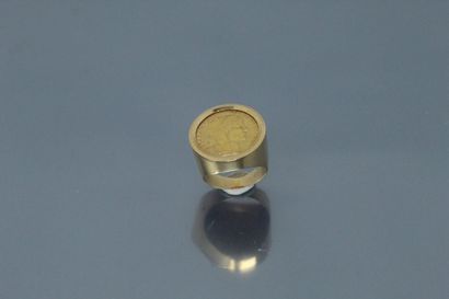 null Ring in 18K (750) yellow gold set with a 20 Francs gold 1914 coin.

Finger size...