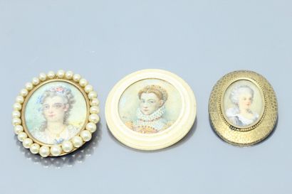 null Set of three miniature silver and gold metal brooches representing portraits...