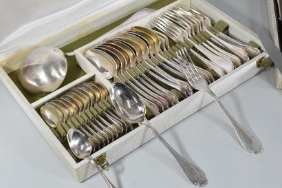 null CHRISTOFLE

Silver plated three-lobed cutlery set with scroll decoration composed...