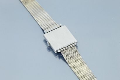 null Montre bracelet d'homme, boîtier carré en or gris 18k (750), cadran à fond argenté...