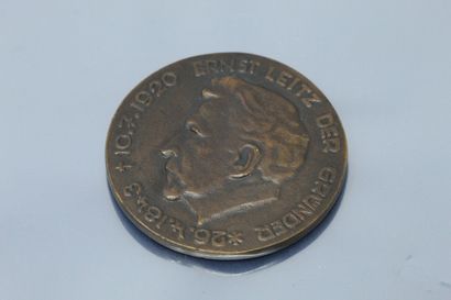 null Bronze medal

Obverse: left profile of Ernst LEITZ der Vollender 70 jahre alt...