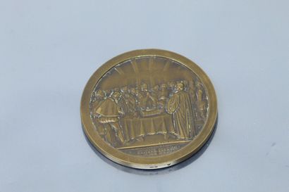 null [ Protestantisme ] Deux médailles en bronze :

Avers : profil droit de Jean...