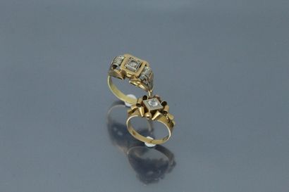 null Lot of two 18k (750) yellow gold rings with white stones

Finger size : 53 &...