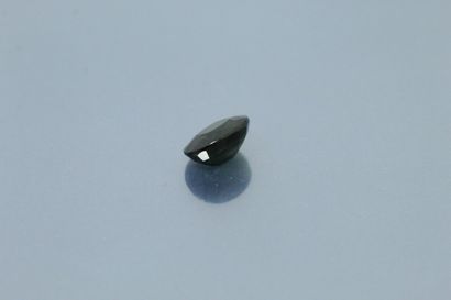 null 
Oval blue-green sapphire on paper. 




Weight : 3.69 cts.
