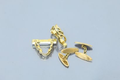 null Two pairs of cufflinks in 18k (750) yellow gold. 

Gross weight: 16.6 g.
