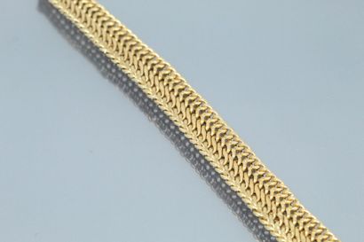 null Bracelet in 18k (750) yellow gold with plaited links. 

Wrist size : 20 cm....