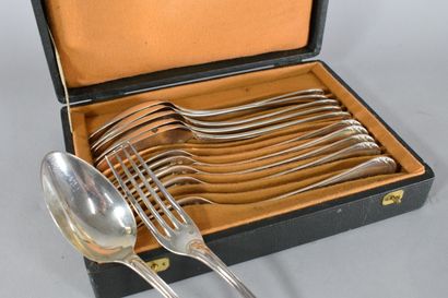 null Six forks and six table spoons in silver (Minerva). 

Goldsmiths' hallmark.

Weight:...