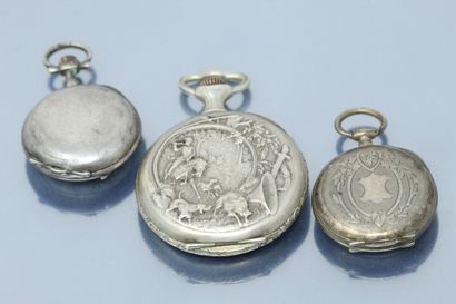  Lot de deux montres de col en argent, cadran à fond blanc et crème, chiffres romains...