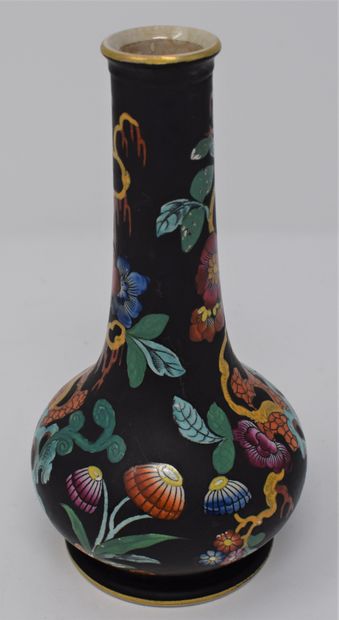 null 
CHINA Modern





Porcelain vase in the black family style, decorated with...