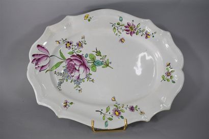 null Earthenware dish with scalloped edge decorated with a rose and forget-me-nots,...