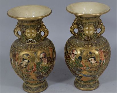 null JAPAN, Satzuma, Late 19th - Early 20th century

Pair of baluster vases with...