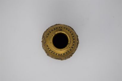 null LOUCHET Ciseleur

Petit vase en bronze à patine dorée, ciselé d'un décor de...