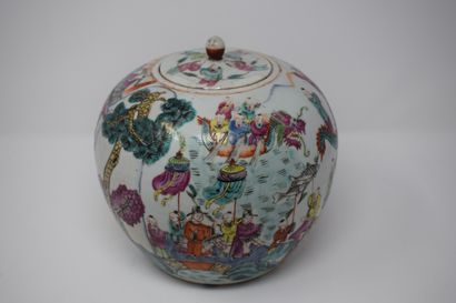 null CHINA

A polychrome porcelain ginger pot, in the famille rose style, decorated...