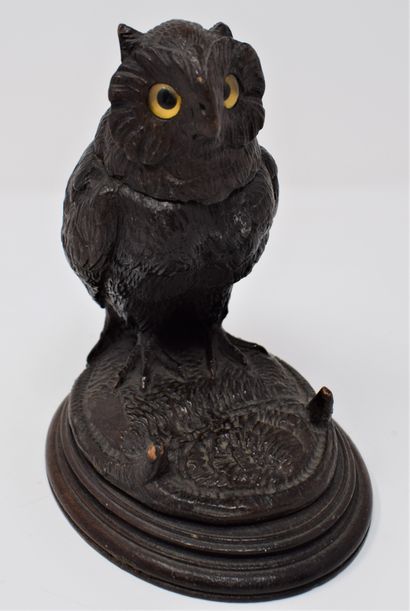null 
Carved wood inkwell with an owl.





Work of the XIXth century.



H.: 16...