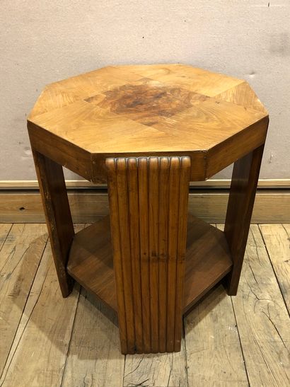 null Small octagonal pedestal table in veneer

Circa 1930



H. 59,5 cm ; Top 51...