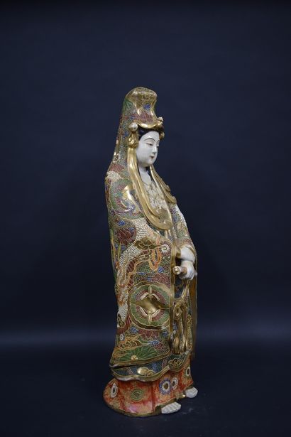 null JAPON, vers 1900

Importante divinité en faïence de Satsuma

H. : 80 cm