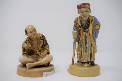 null Two figures in enamelled stoneware, on a round terrace:

- seated scholar (Ht....