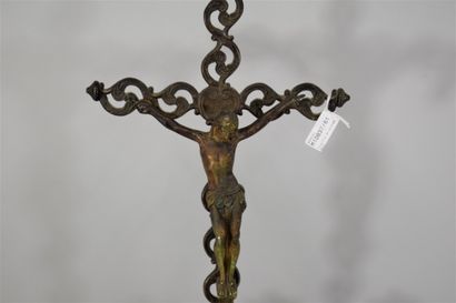 null Bronze crucifix, two angels and a lamb at its base, it rests on a tripod support...