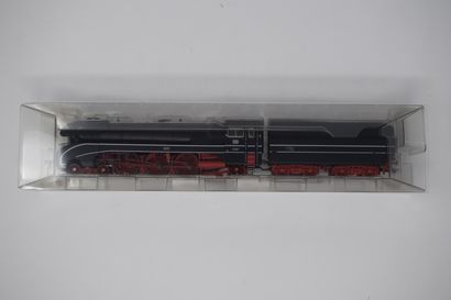 null MARKLIN DIGITAL « HO » : locomotive carénée, noire, BR 10, réf. 370870 (bo)...