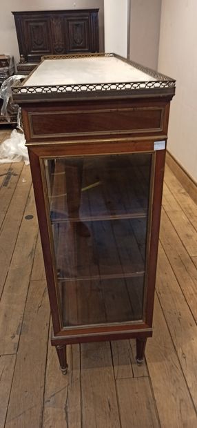 null Display case with two doors, resting on 4 tapered fluted legs, white marble...