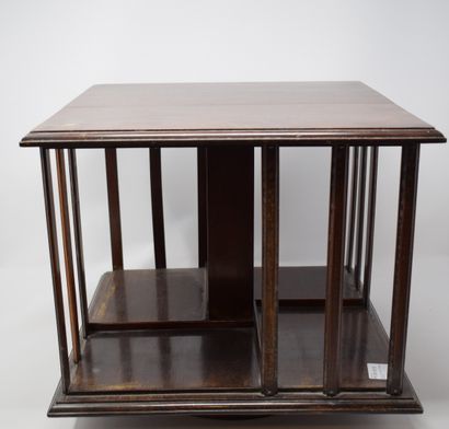 null Small English revolving bookcase in wood with four compartments.

Size : 33x36.50x36.50...