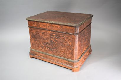 null 
Wooden liquor cabinet inlaid with scrolls, complete with its sixteen glasses...