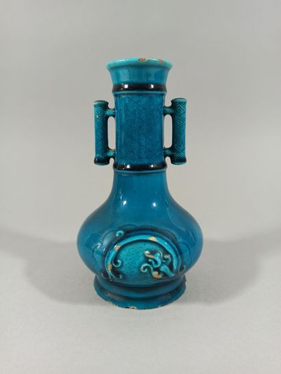 null Théodore DECK (1823-1891)

Vase en céramique à col tubulaire sur base renflée...