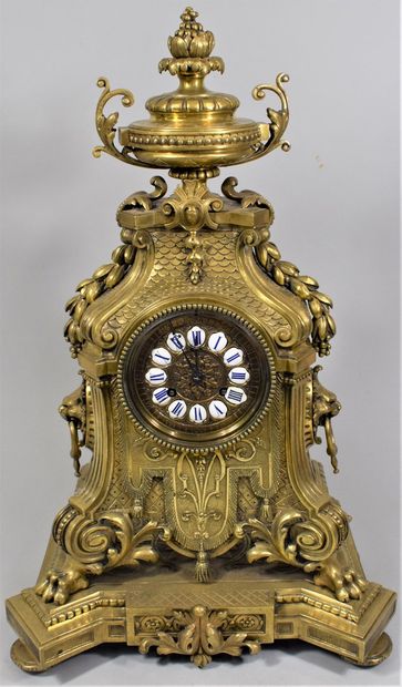 null 
Bronze clock end of XIXth century

H. 53,5 cm - L.: 35,5 cm