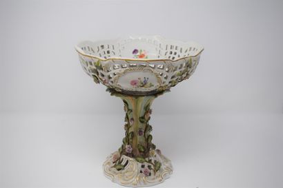 null German porcelain cup 

Ornaments and flower decorations

h: 22.5cm



a biscuit...