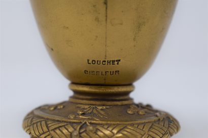 null LOUCHET Chiseller

A small bronze vase with a golden patina, chased with foliage.

Height:...