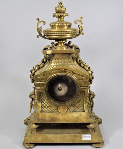 null 
Bronze clock end of XIXth century

H. 53,5 cm - L.: 35,5 cm