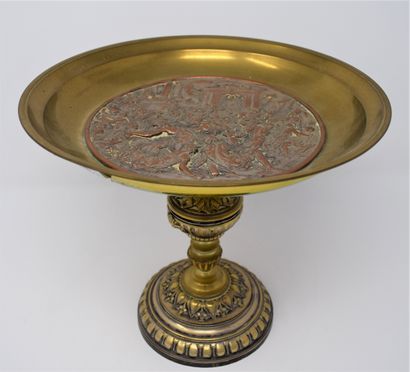 null In the taste of Barbedienne, 

Cup on foot in bronze and brass with central...