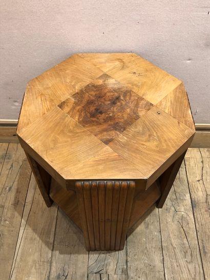 null Small octagonal pedestal table in veneer

Circa 1930



H. 59,5 cm ; Top 51...
