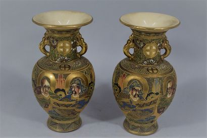null JAPAN, Satzuma, Late 19th - Early 20th century

Pair of baluster vases with...