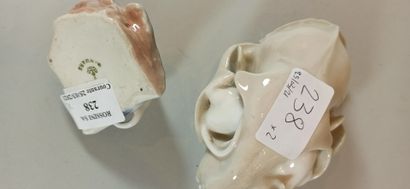 null COPENHAGUE

Deux sujets en porcelaine représentant une souris sur un poisson...