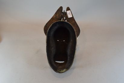 null Masque africain en cuivre



H. 34 cm; L. 13,5 cm