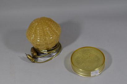 null Small night light and a round box in pressed and moulded glass

- Box H: 13...